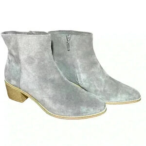 Clarks Collection Women 7M Gray Suede Booties Zip Up Block Wooden‎ Heel Comfort